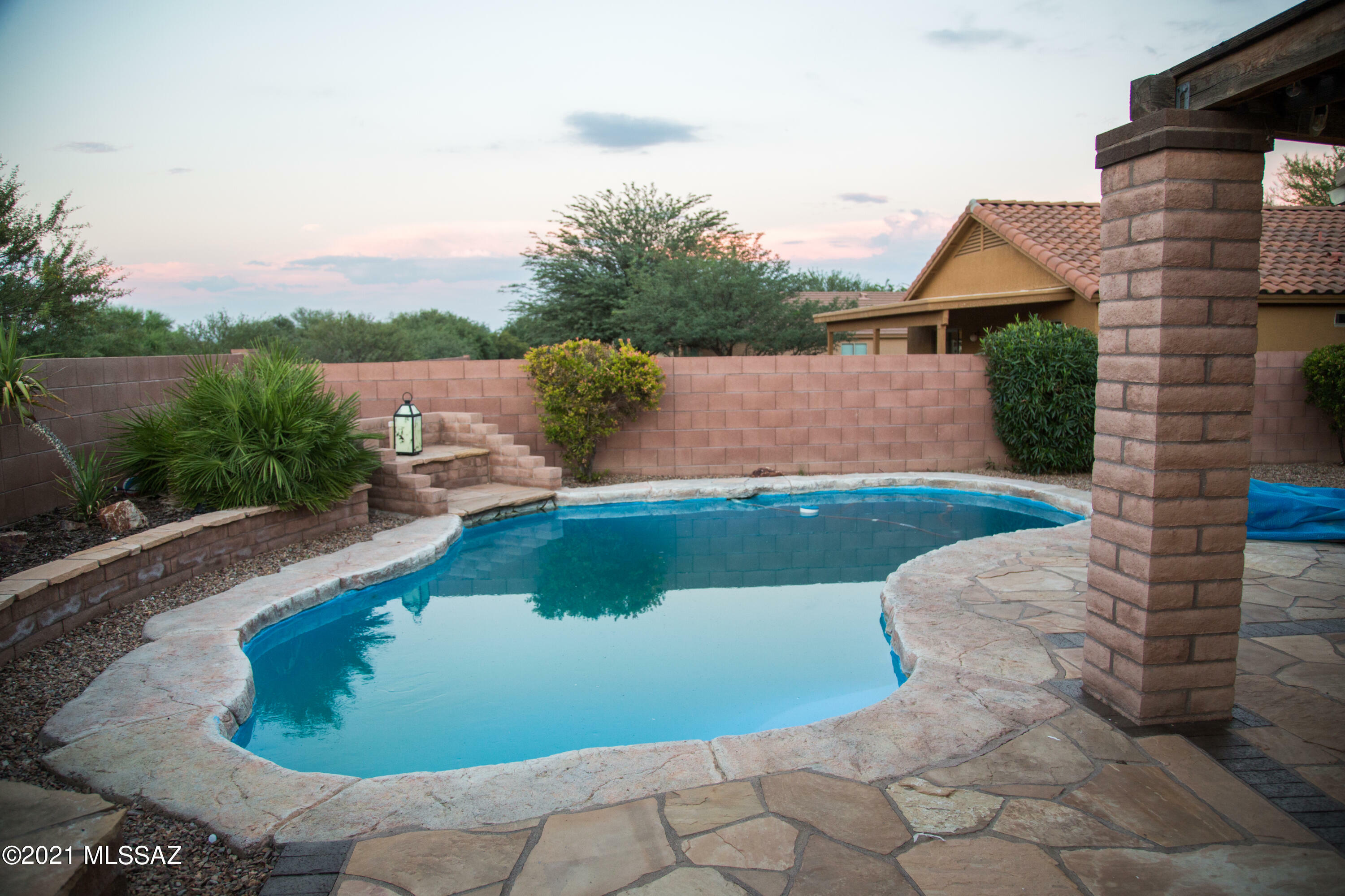 Property Photo:  396 W Amber Hawk Court  AZ 85614 