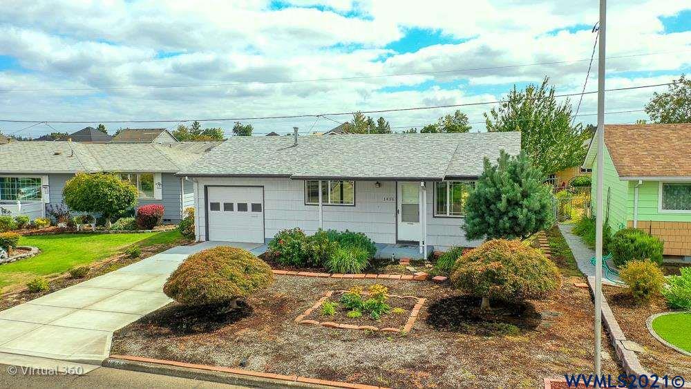 Property Photo: 1456 Country Club Cl OR 97071