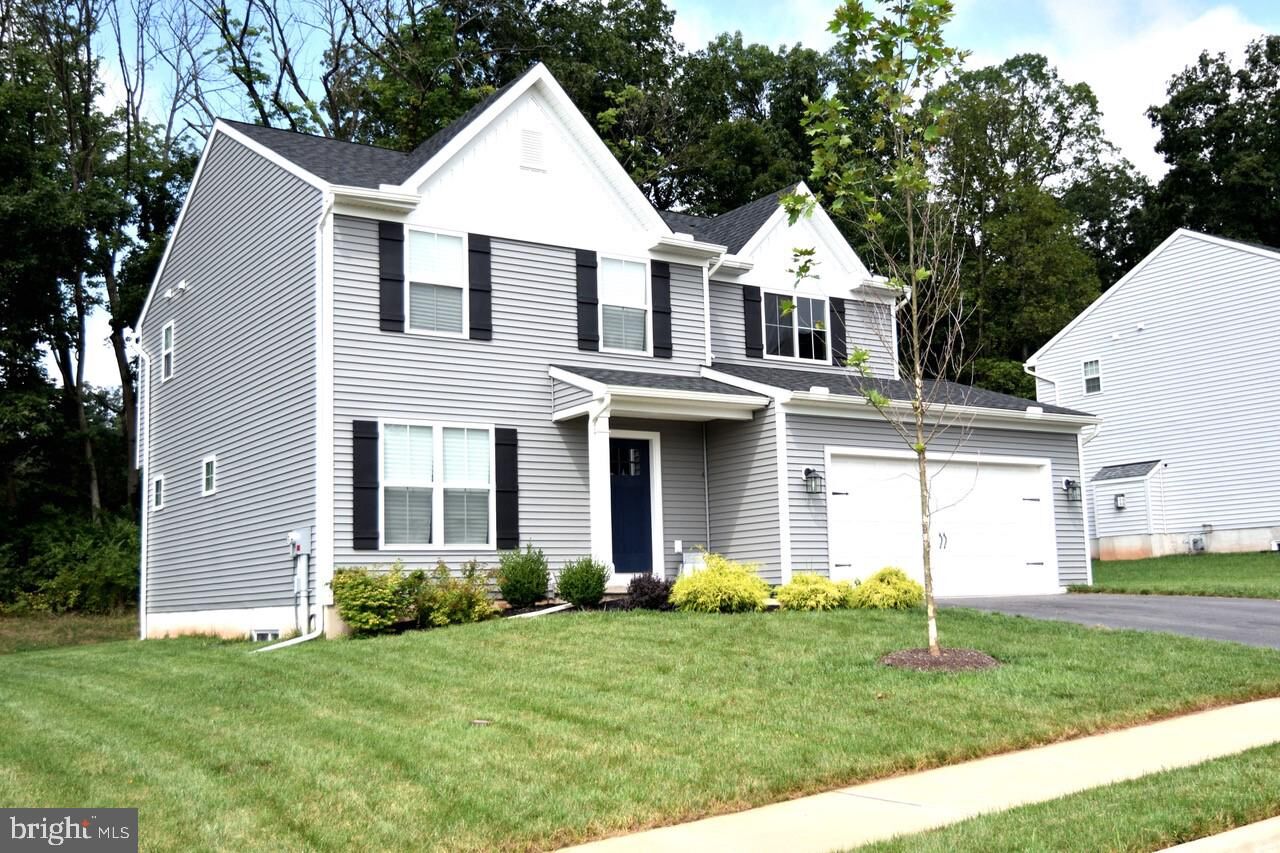 Property Photo:  13 Cottonwood Lane  PA 17517 