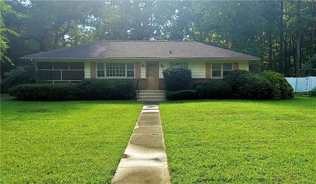 Property Photo: 2802 Rollingwood Road VA 23805
