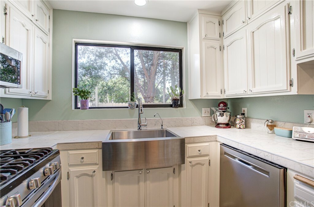 Property Photo:  3750 El Camino Real E4  CA 93422 