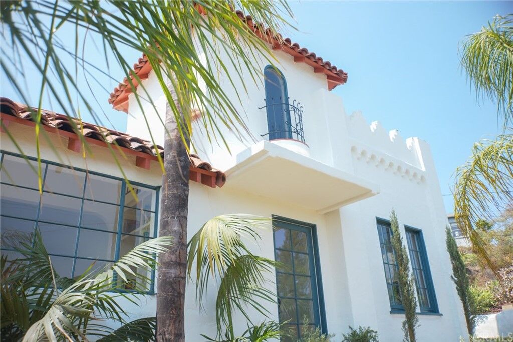 Property Photo: 1941 Redesdale Avenue CA 90039