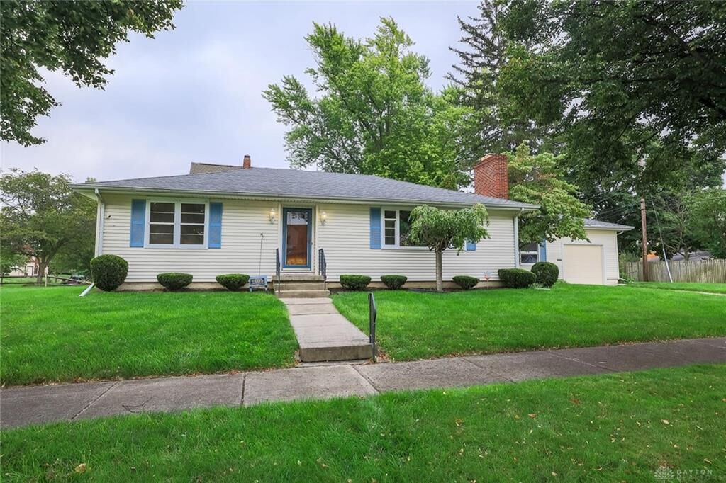 Property Photo: 2004 Pembrook Road OH 45504