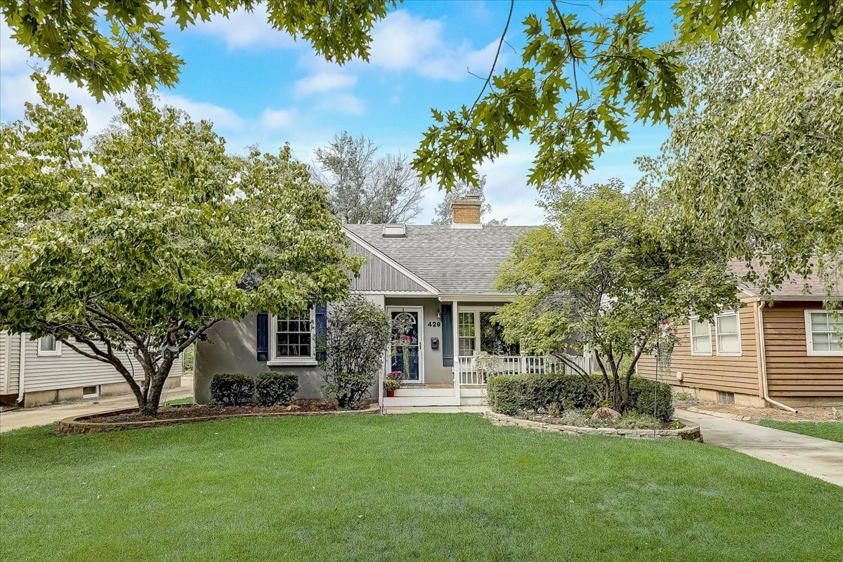 Property Photo: 429 Ingleside Avenue IL 60506
