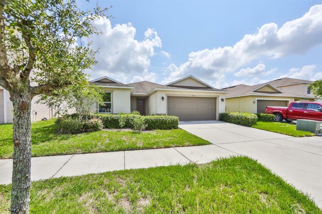 Property Photo:  2113 Nuttall Oaks Place  FL 33510 