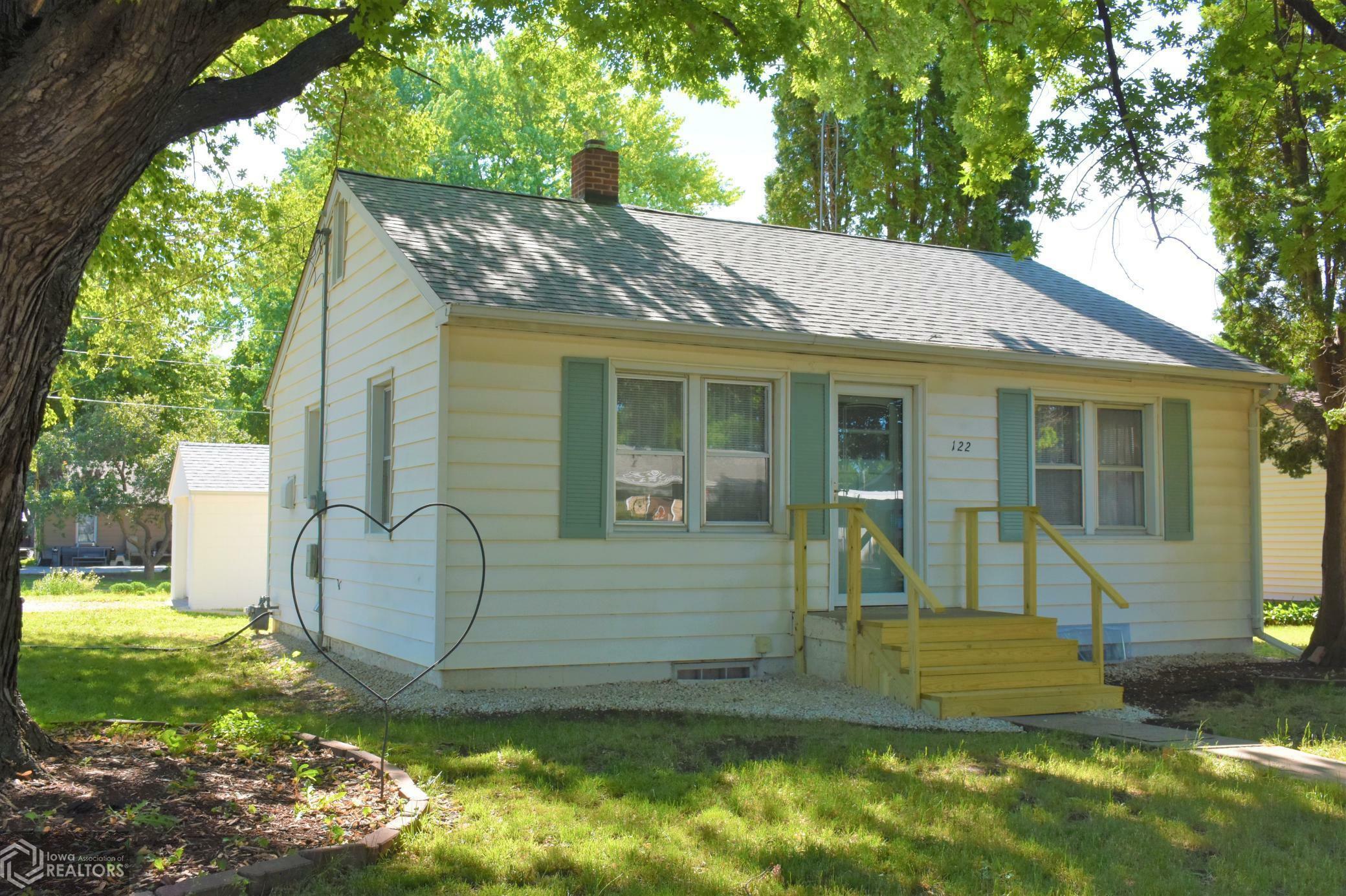 Property Photo:  122 High Street  IA 50126 