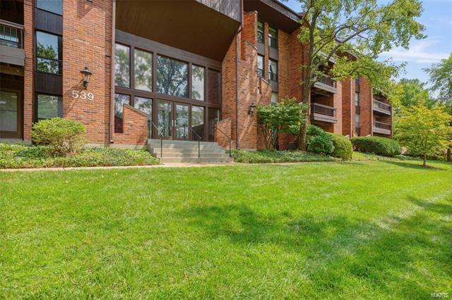 Property Photo: 539 Coeur De Royale 108 63141