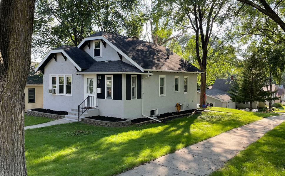 Property Photo:  821 N Vine Street  MN 56537 