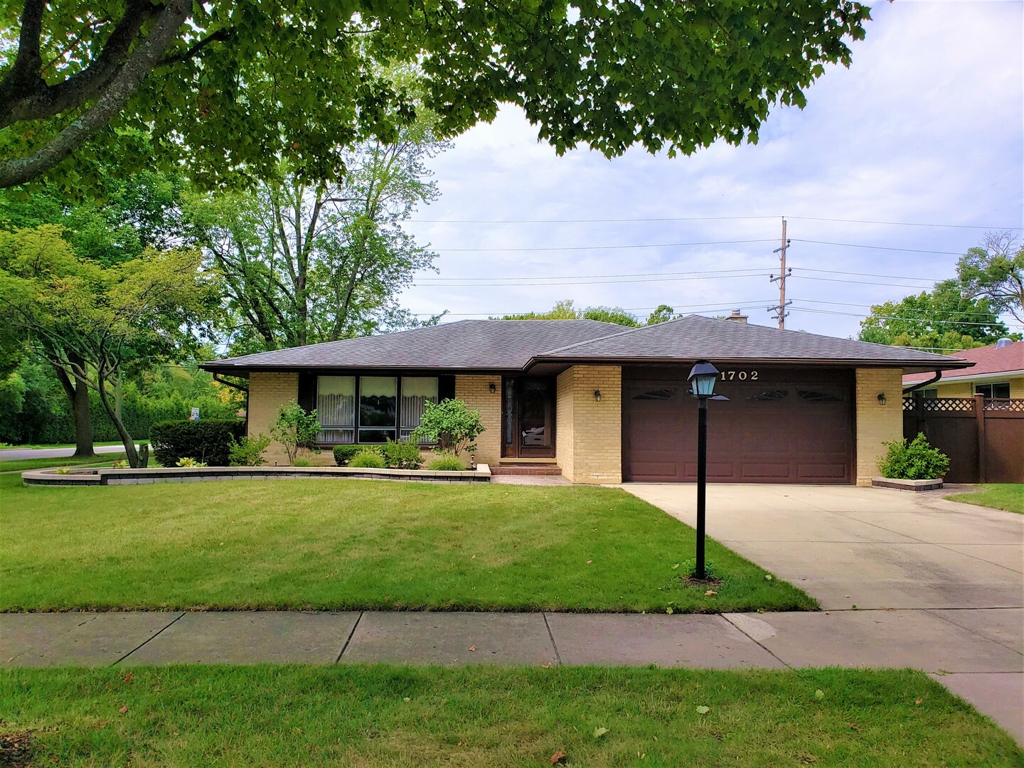 Property Photo:  1702 Larch Drive  IL 60056 