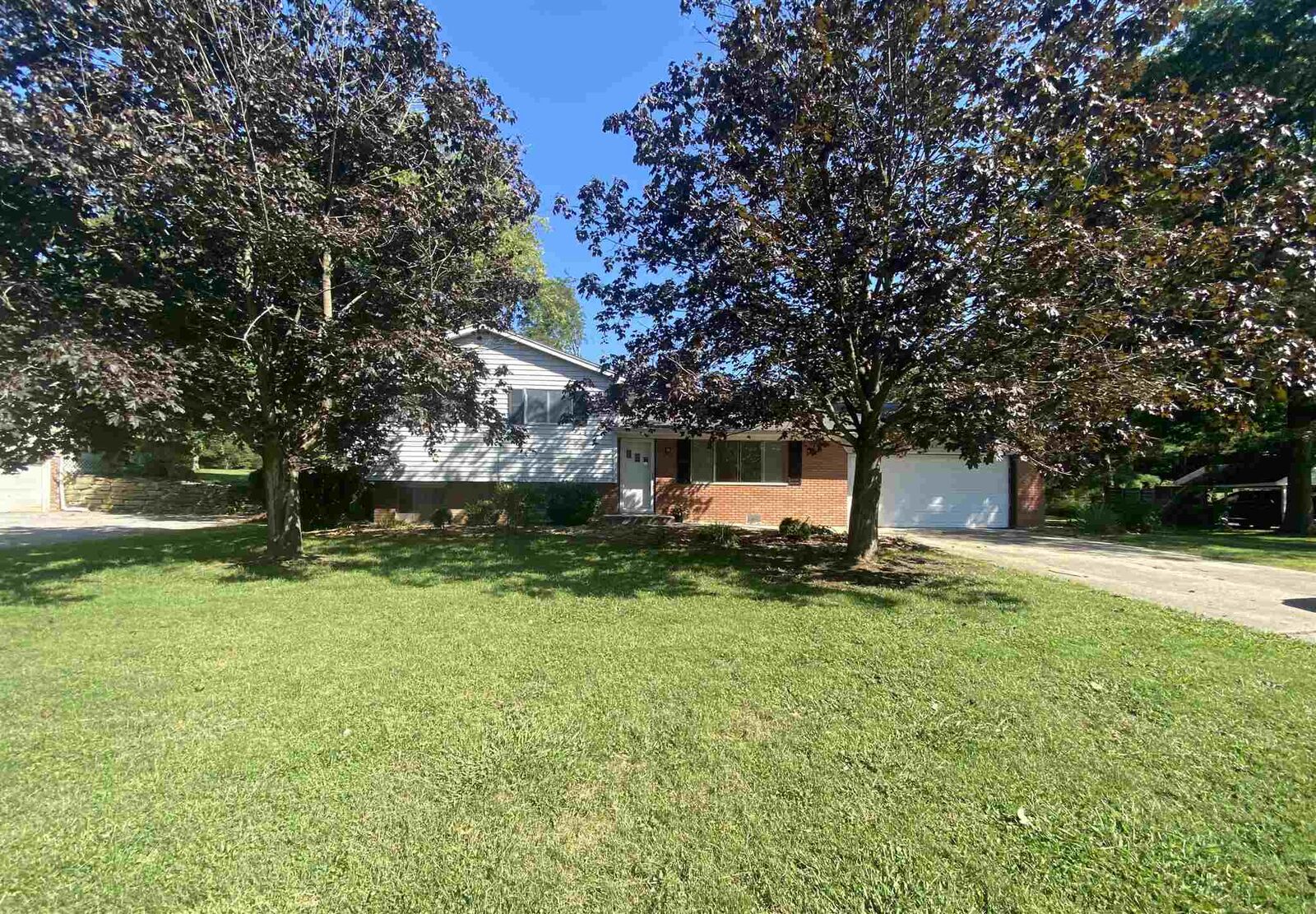 Property Photo:  4109 E Saratoga Drive  IN 47408 