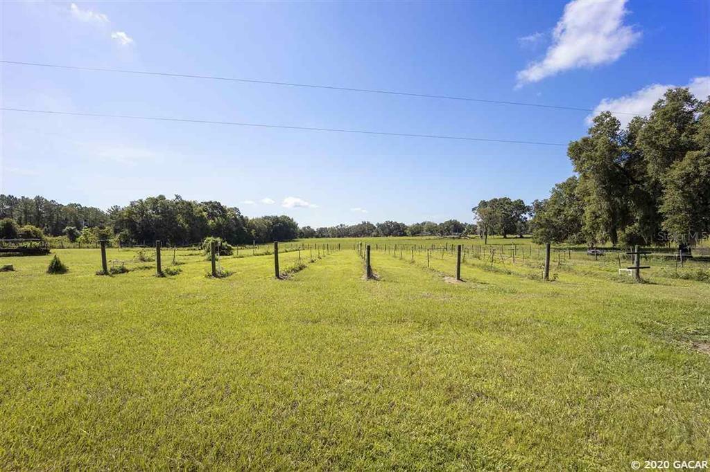 Property Photo:  3418 SE US Hwy 301  FL 32640 