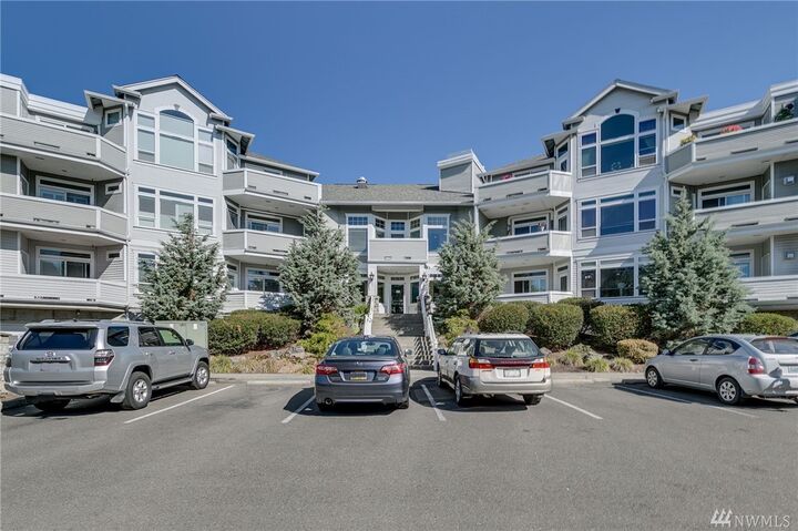 Property Photo: 6918 208th St SW 204 WA 98036