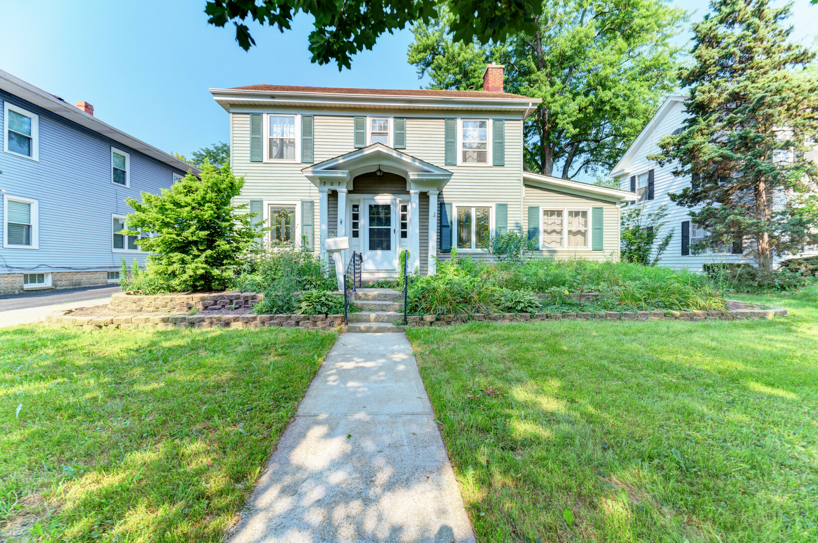 Property Photo:  207 S Calumet Avenue  IL 60506 