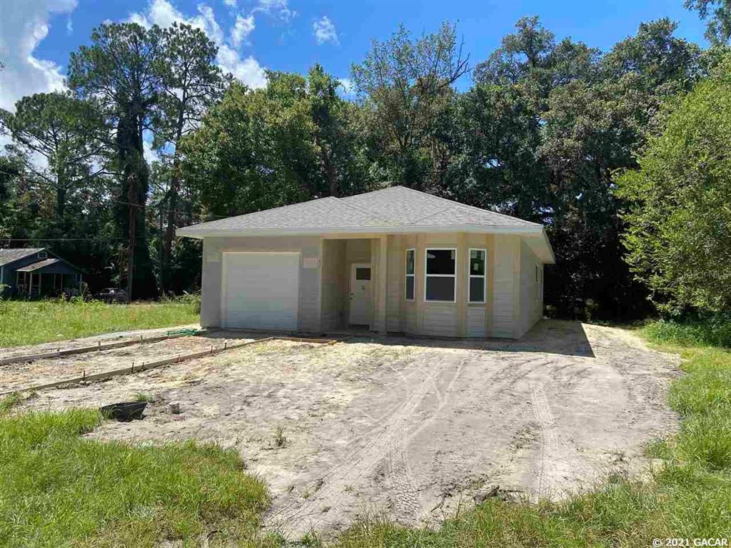 Property Photo:  1533 NE 1 Avenue  FL 32641 