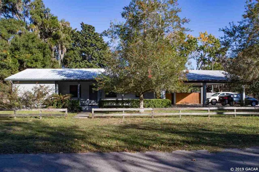 Property Photo:  225 SE 3rd Street  FL 32626 