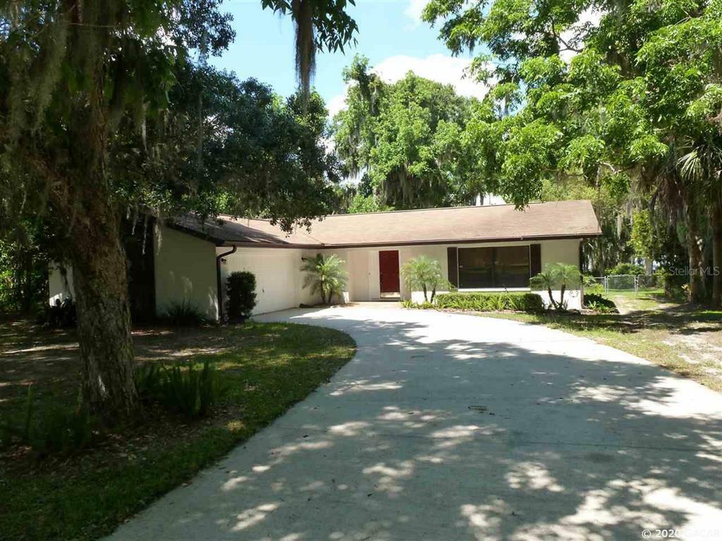 Property Photo:  11813 NE 205 Terrace  FL 32631 