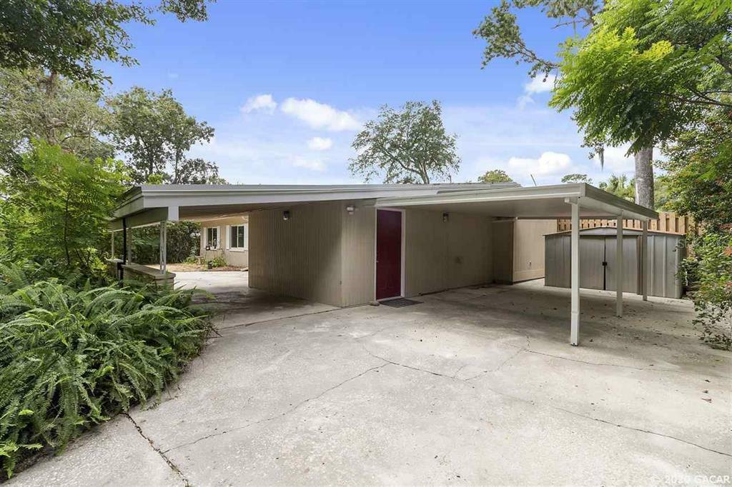 Property Photo:  1030 NW 40th Terrace  FL 32605 