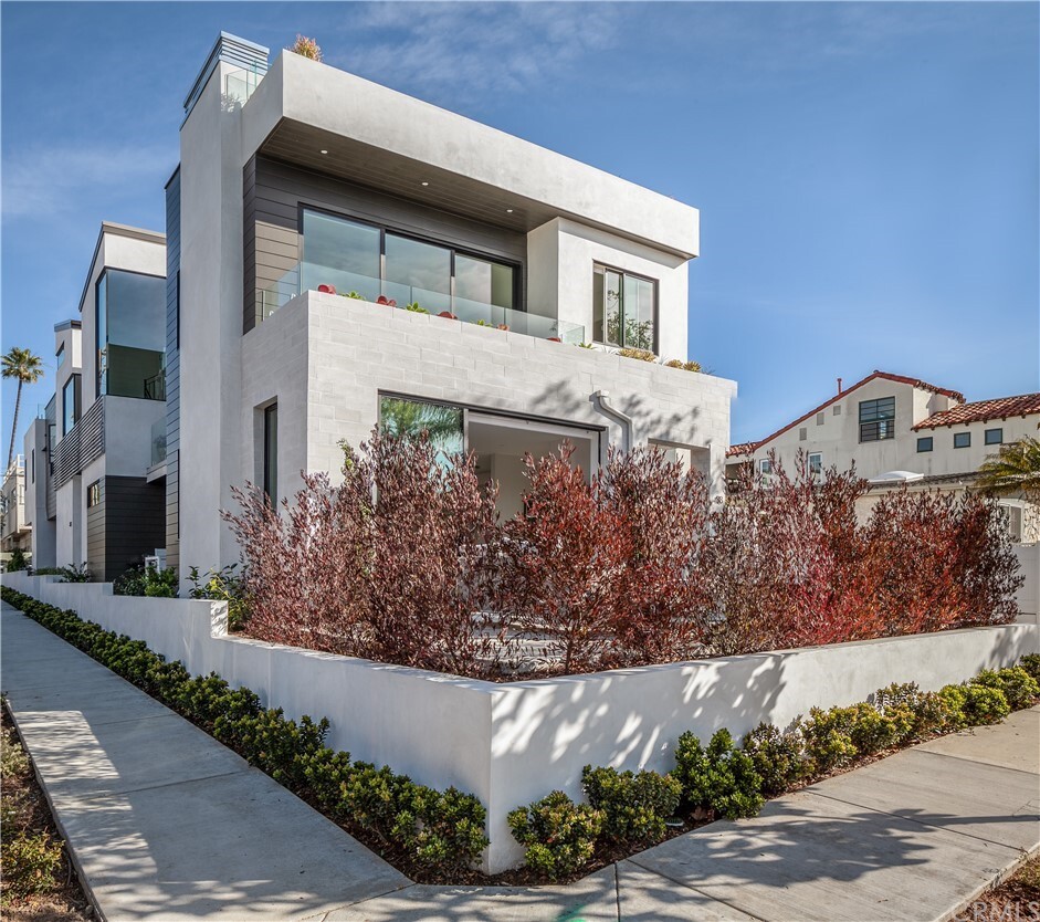 Property Photo:  418 Fernleaf Avenue  CA 92625 