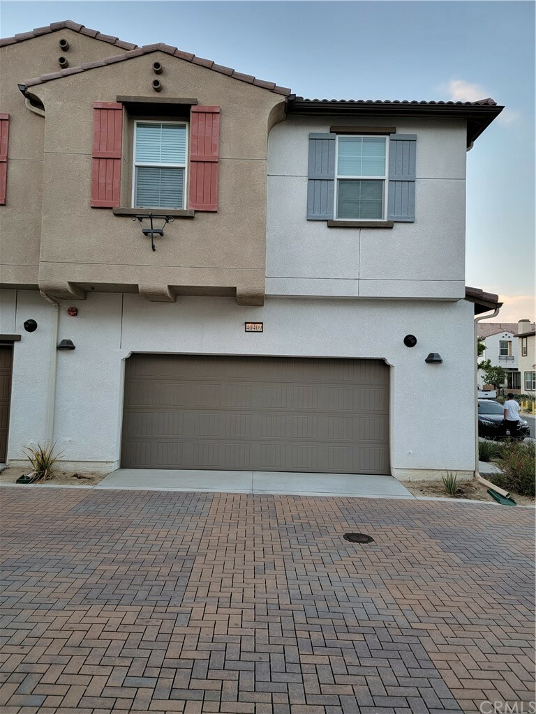 Property Photo:  40409 Calle Real  CA 92563 