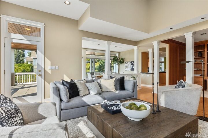 Property Photo: 820 1st St WA 98033