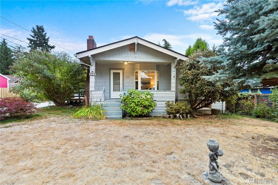 Property Photo:  1215 SW Othello St  WA 98106 