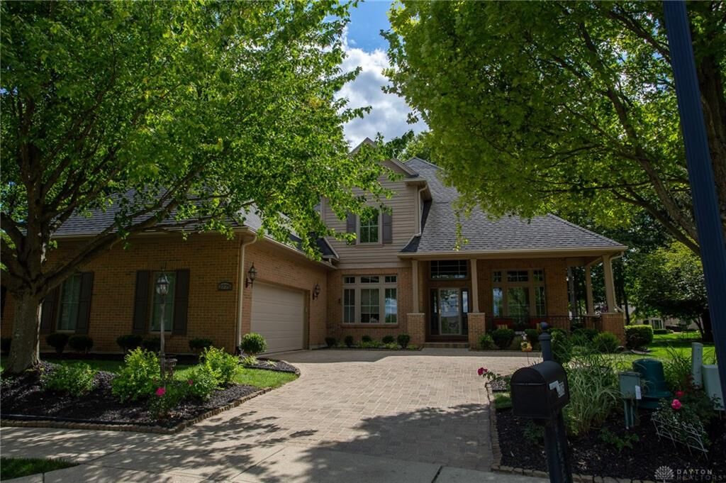 Property Photo: 2775 Chatham Court OH 45431