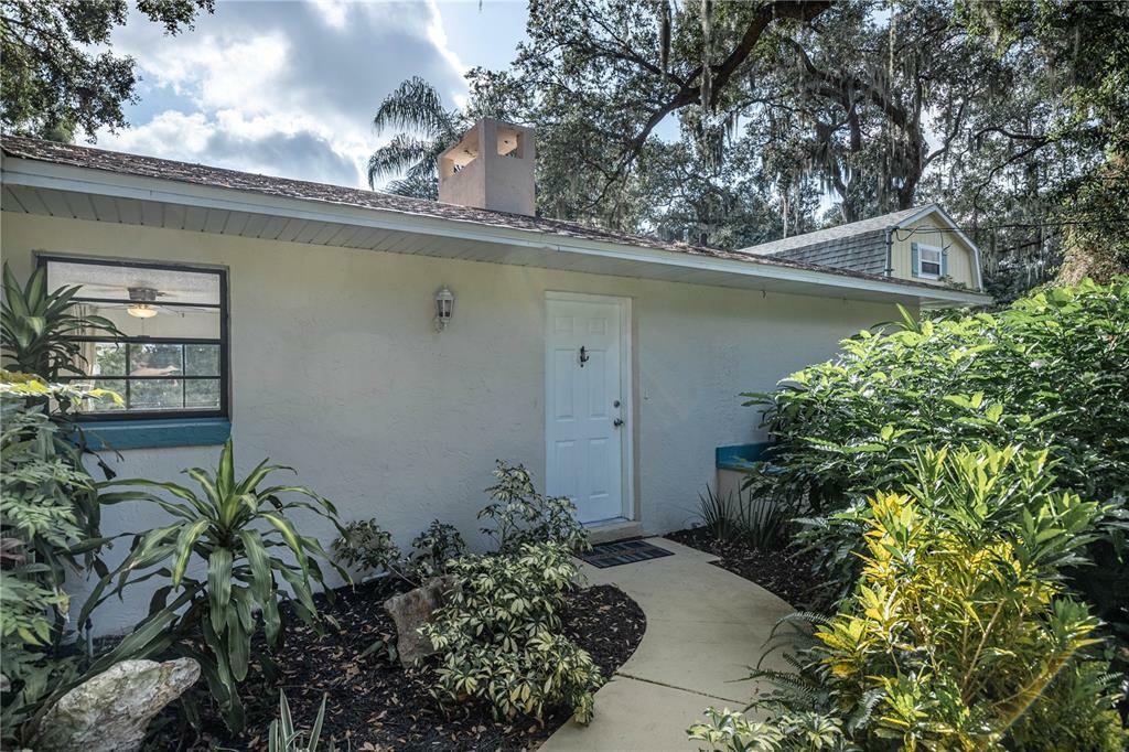 Property Photo:  460 N Sunset Drive  FL 32757 