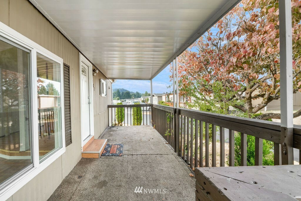 Property Photo:  210 37th Street SE 102  WA 98002 