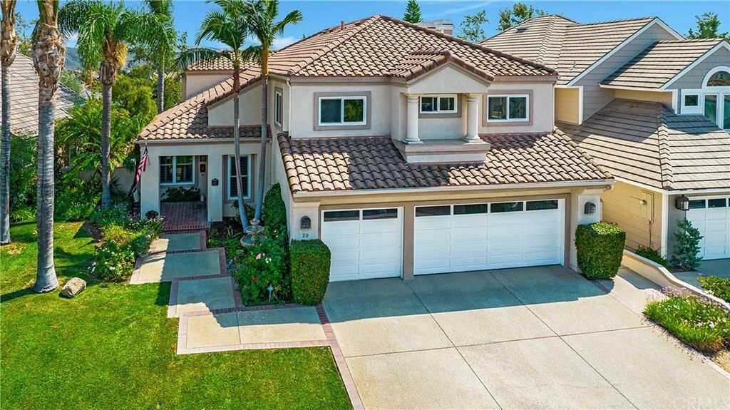 Property Photo:  20 Muirfield  CA 92679 