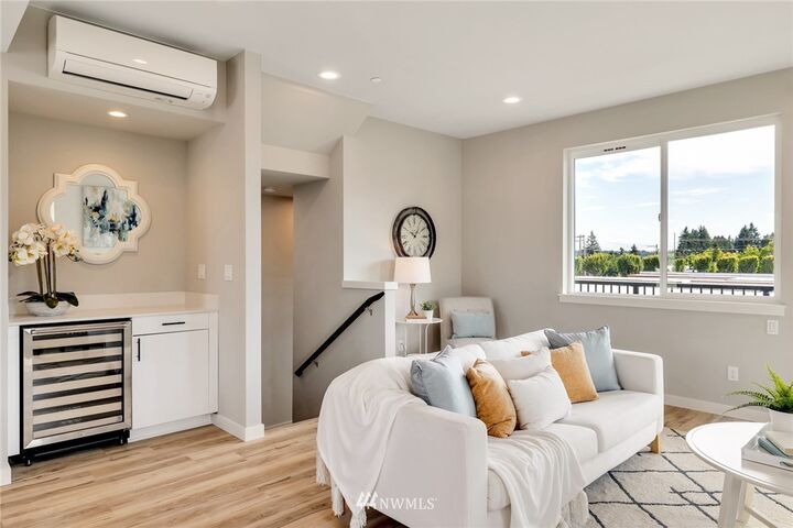 Property Photo:  22423  77th Avenue W B2  WA 98026 