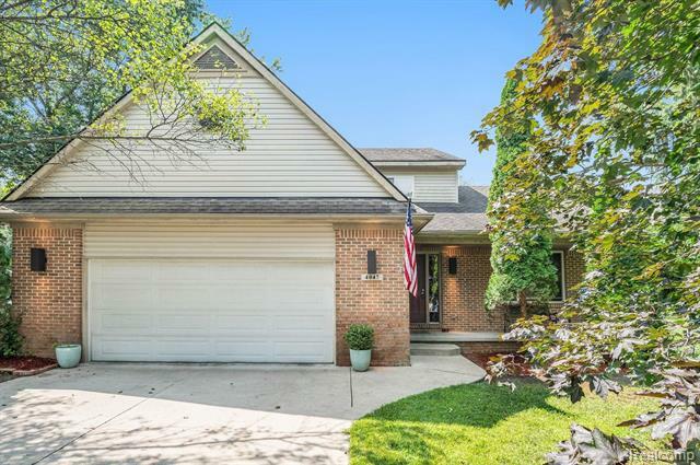 Property Photo:  4047 Woodmere Drive  MI 48329 