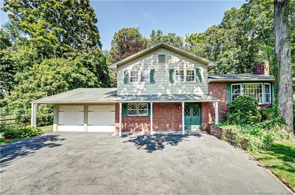 Property Photo:  18 Cricket Court  CT 06473 