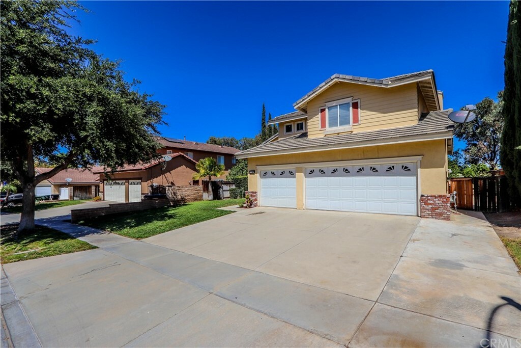 Property Photo:  1075 Silvercreek Road  CA 92882 