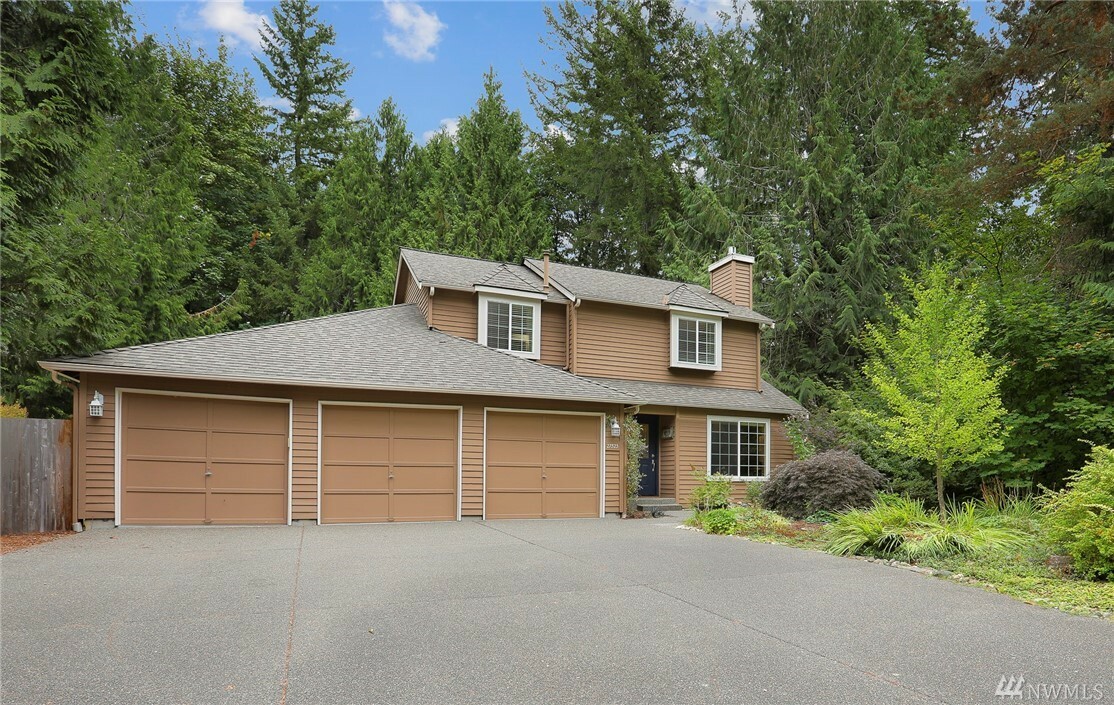 Property Photo:  27523 NE 31st Ct  WA 98053 