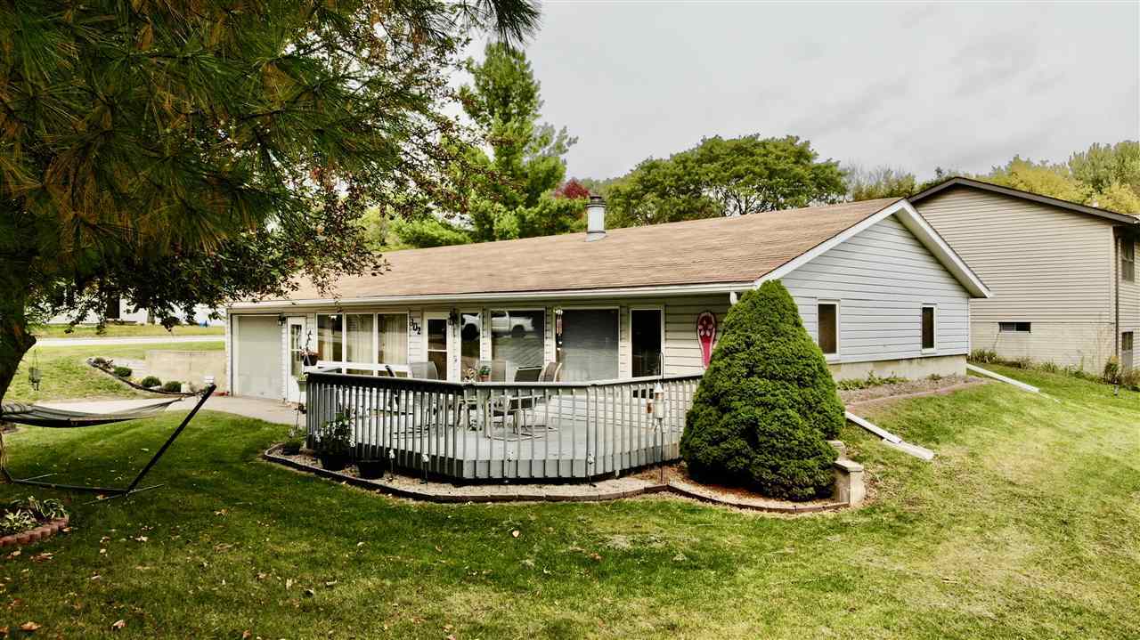 Property Photo:  302 Oak Street  IA 50677 