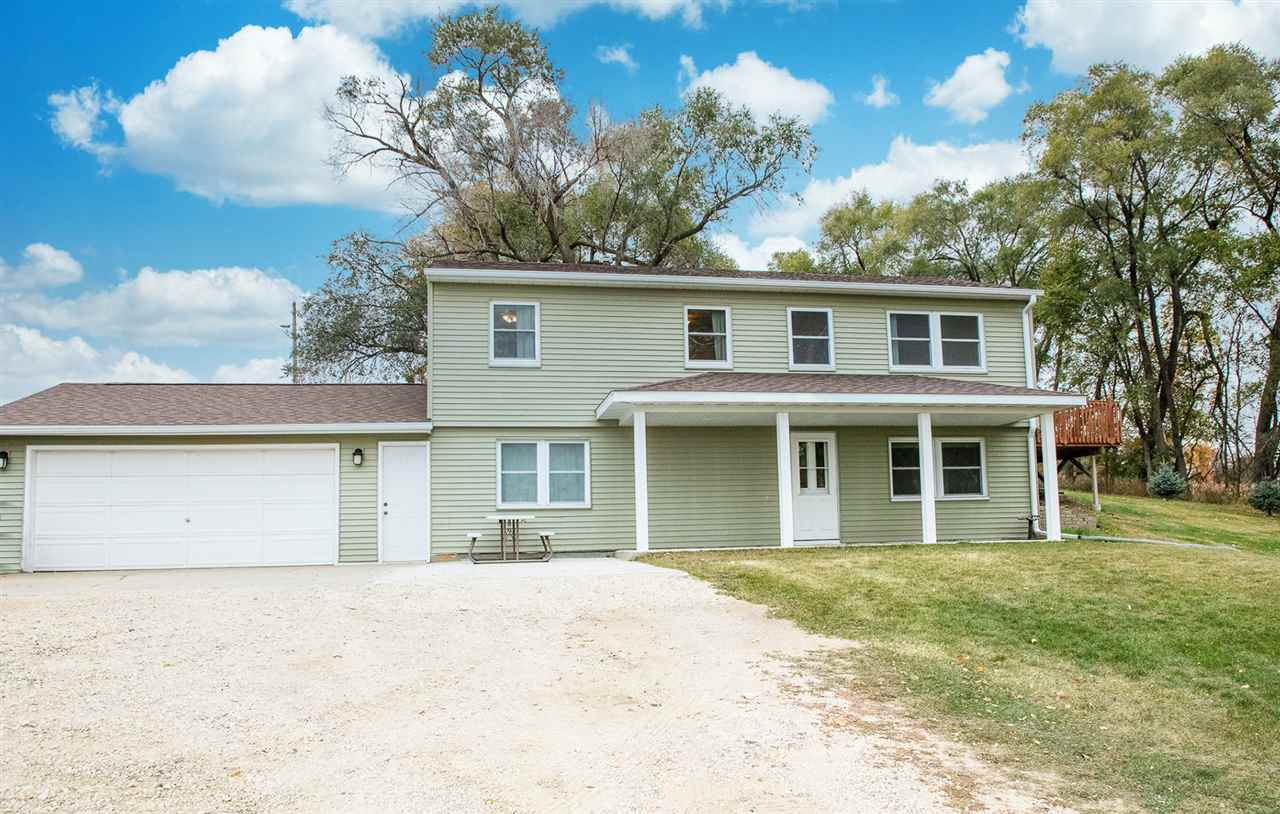 Property Photo:  811 N Public Road  IA 50670 