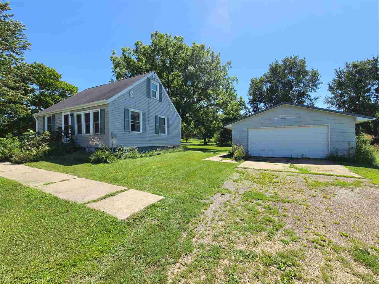 Property Photo:  681 Fulton Street  IA 50606 