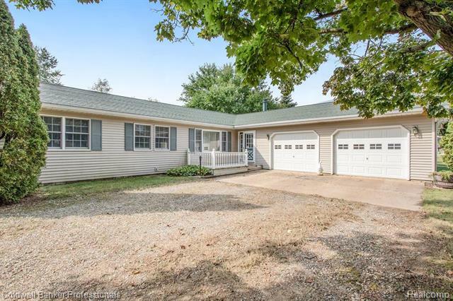 Property Photo:  2537 Carpenter Road  MI 48446 