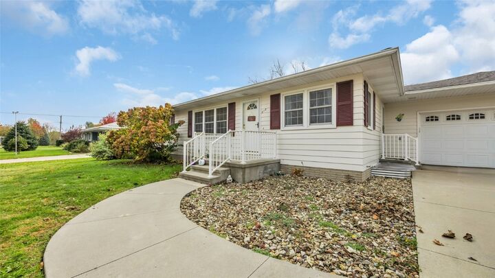 218 Riverview Drive  Vinton IA 52349 photo