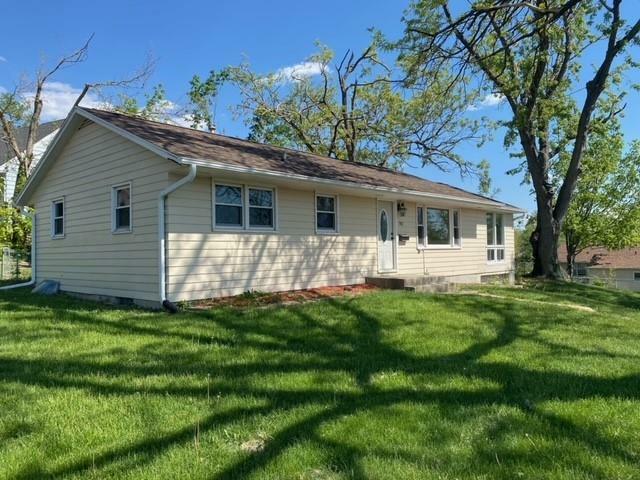 Property Photo:  702 40th Street SE  IA 52403 