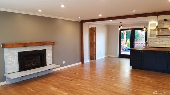 Property Photo:  4007 219th St SW  WA 98043 