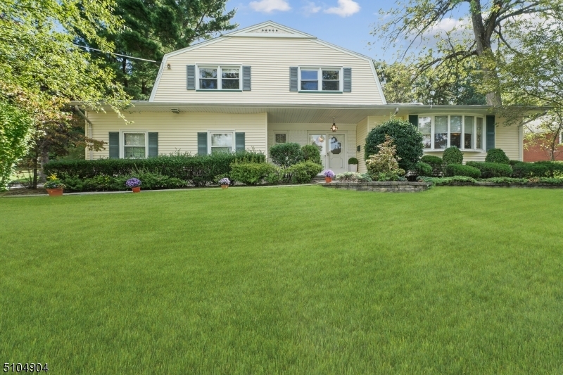 Property Photo:  5 Edgewood Ave  NJ 07052 