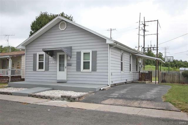 Property Photo: 834 Pine Street 62024
