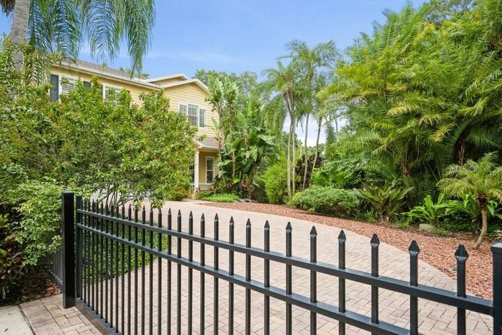 Property Photo: 4001 Southernwood Court FL 33616