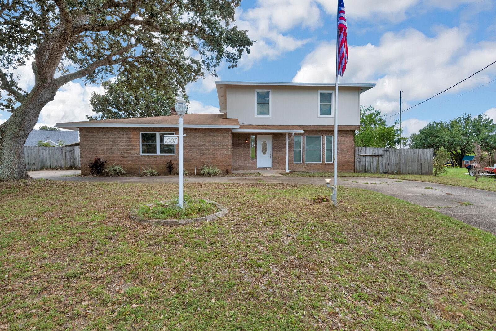 Property Photo:  1007 Blvd De La Parisienne  FL 32569 