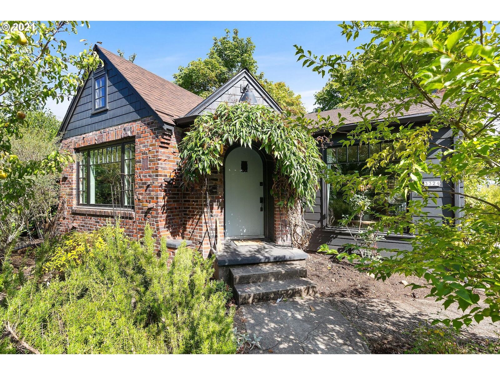 Property Photo:  3324 NE 77th Ave  OR 97213 