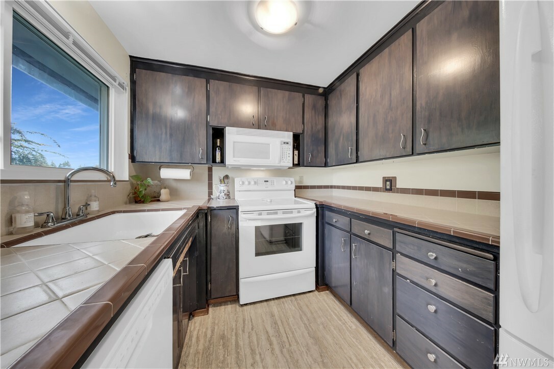 Property Photo: 18629 66th Ave W WA 98037