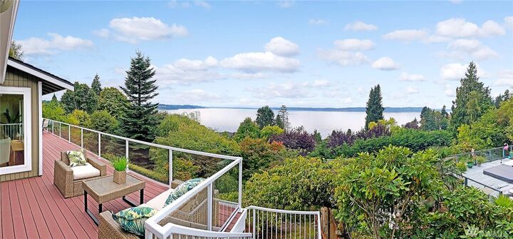 Property Photo:  27015 10th Ave S  WA 98198 