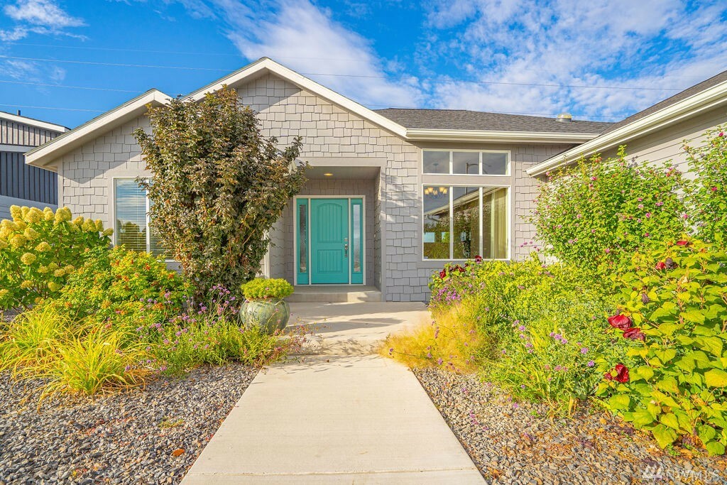 Property Photo:  1612 S Beaumont Dr  WA 98837 