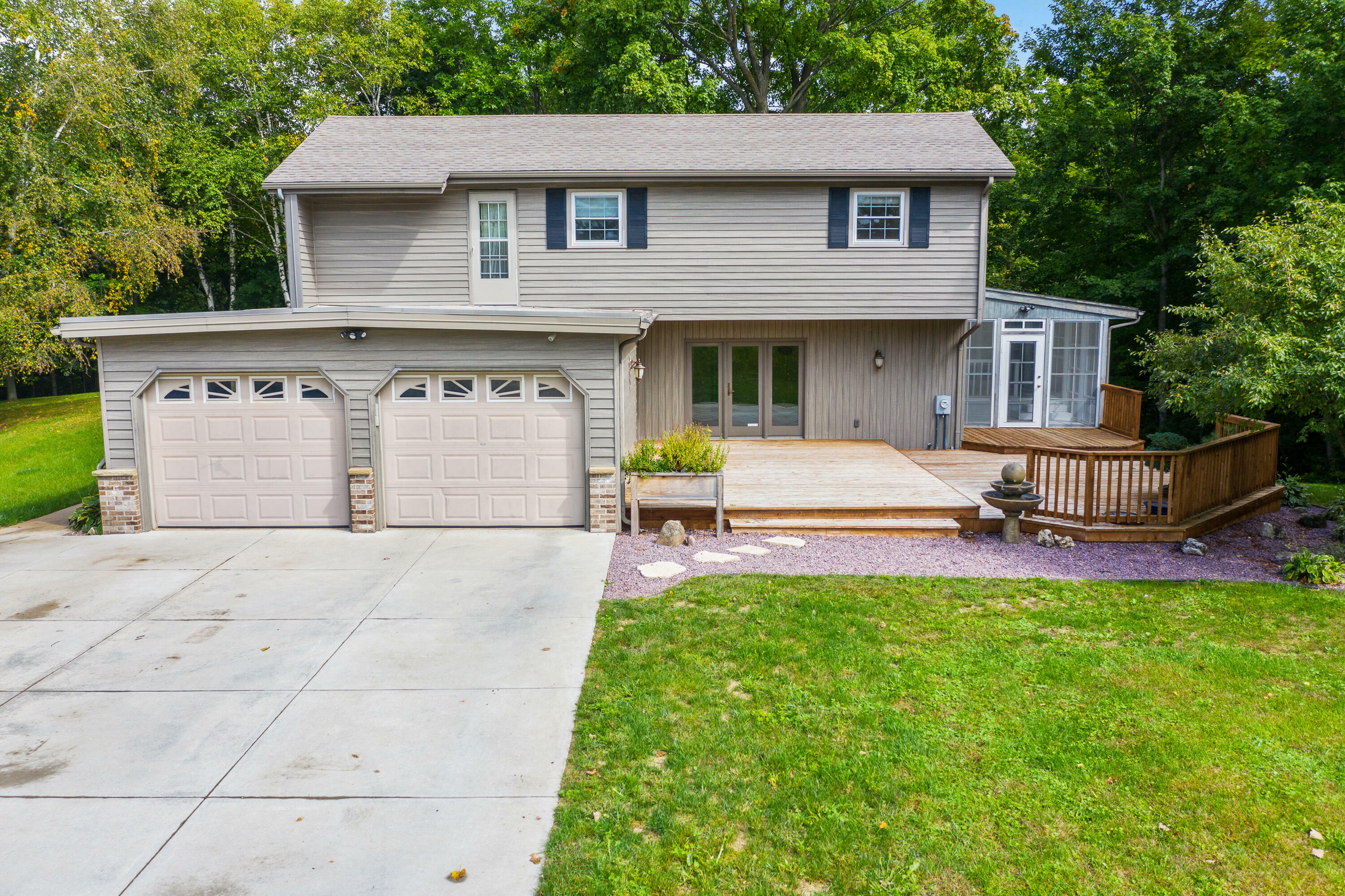 Property Photo:  6220 Congress Dr  WI 53095 